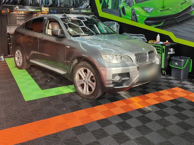 Remplacement du pare-brise sur cette BMW chez Freeglass Corbeil-Essonnes