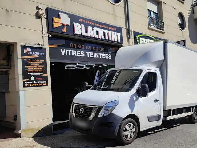 Remplacement de pare-brise sur Nissan au centre Freeglass Corbeil-Essonnes