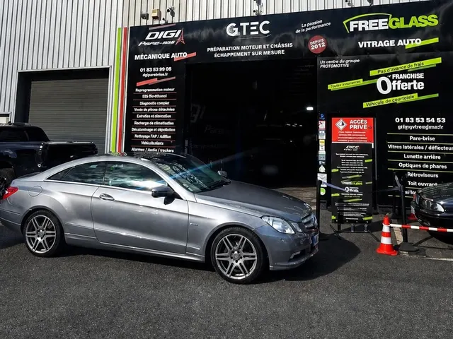 Remplacement du pare-brise sur une Mercedes-Benz Classe E Coupé à Grigny